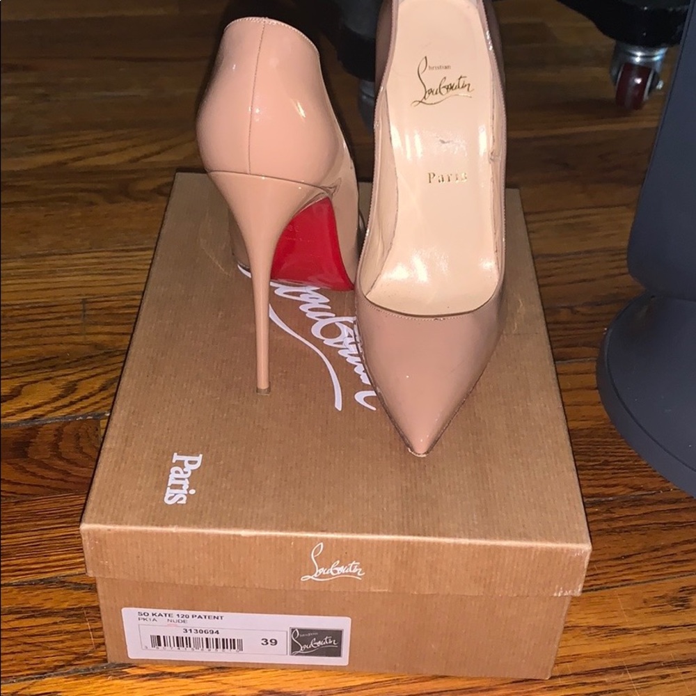 Christian louboutin “so Kate” nude size 39